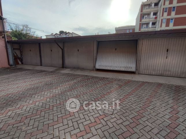 Box/posto auto in residenziale in Via Stefano Grosso 1