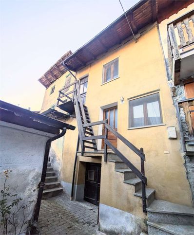 Casa indipendente in residenziale in Località Tillier