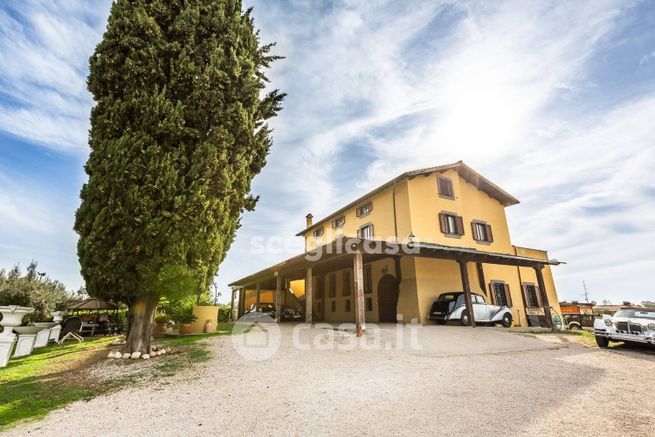 Villa in residenziale in Via Montagnano 31