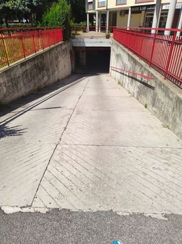Box/posto auto in residenziale in Largo Nino Franchellucci