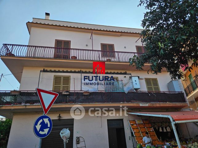 Box/posto auto in residenziale in Via Morlupo 5