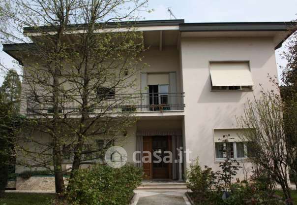 Villa in residenziale in Via Milano