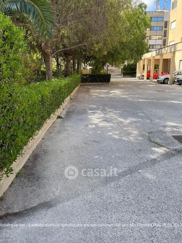 Box/posto auto in residenziale in Via Alessandro de Santis 2