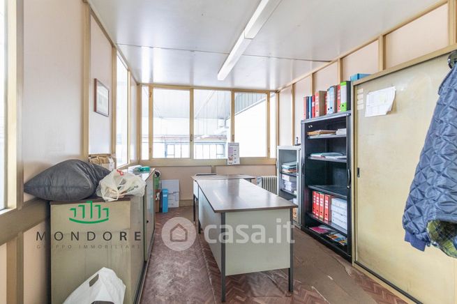 Capannone in commerciale in Via Genuzio Bentini