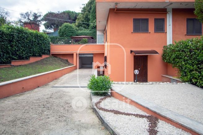 Appartamento in residenziale in Via Colle Villa 103