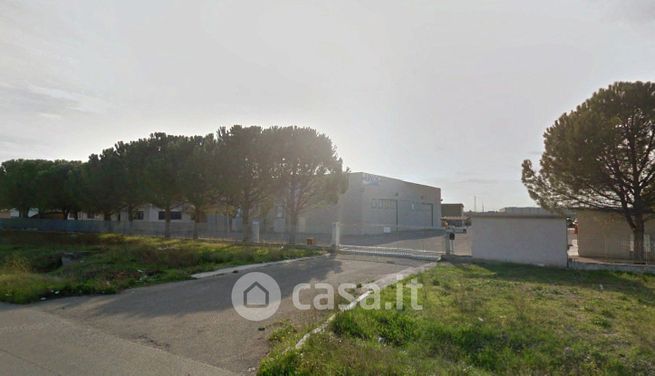 Capannone in commerciale in Via VÃ­a F Turati