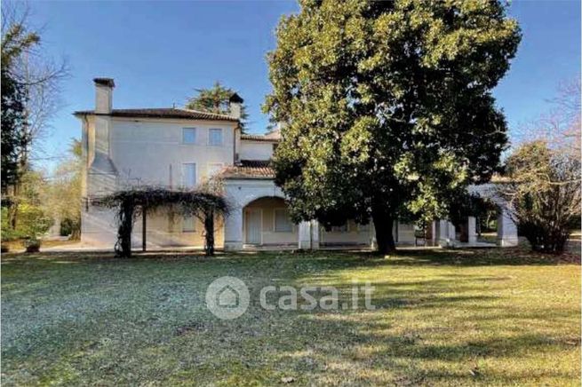 Villa in residenziale in Via Rimini 25