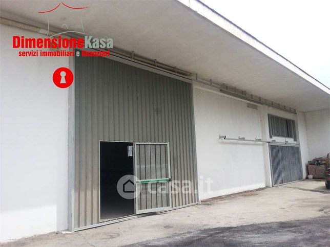 Capannone in commerciale in Via Variante 7 Bis