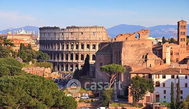 Attivitã /licenza (con o senza mura) in commerciale in Via del Boschetto