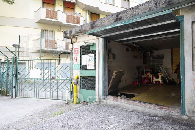 Box/posto auto in residenziale in Via Emilio Salgari