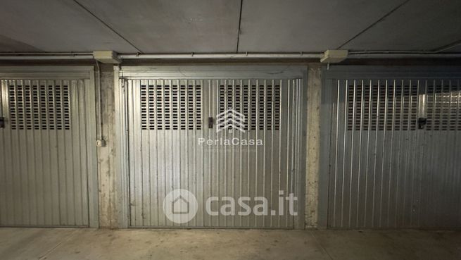 Garage/posto auto in residenziale in Via Ippocrate 12