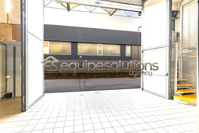 Capannone in commerciale in Piazza LibertÃ 