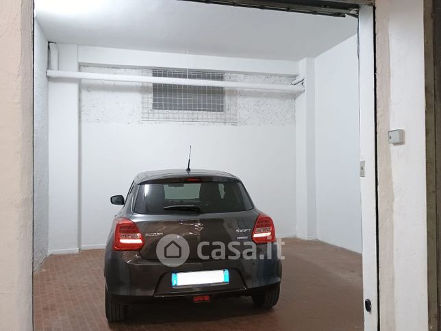 Box/posto auto in residenziale in Via Tolfa
