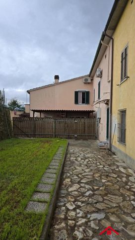 Villetta a schiera in residenziale in Via Provinciale Calcesana Colignola