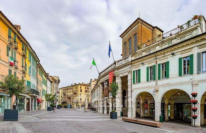Attivitã /licenza (con o senza mura) in commerciale in Corso Giuseppe Zanardelli 999