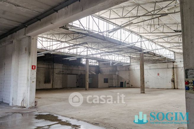 Capannone in commerciale in Via Giovanni Morandi 21