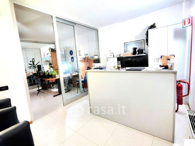 Ufficio in commerciale in Via Pasqui