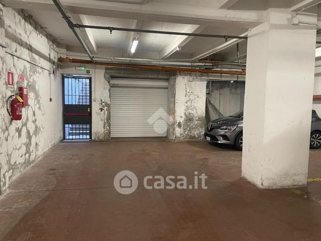 Box/posto auto in residenziale in Via Donatello 19