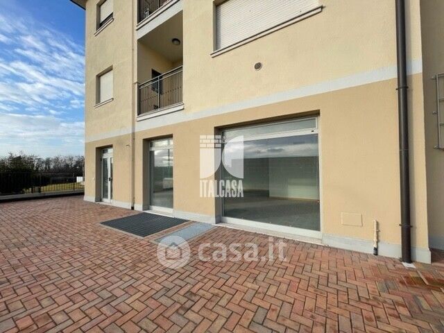 Ufficio in commerciale in 