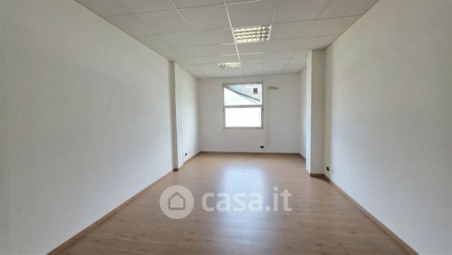 Ufficio in commerciale in 