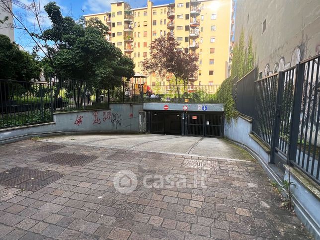 Box/posto auto in residenziale in Via Antonio Bazzini 22