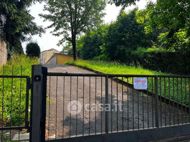 Box/posto auto in residenziale in Via Tettamanti Battista 14
