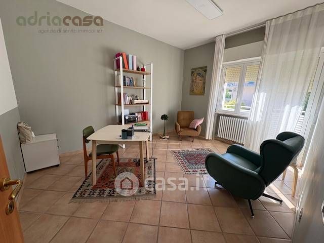 Ufficio in commerciale in Via Cortemaggiore