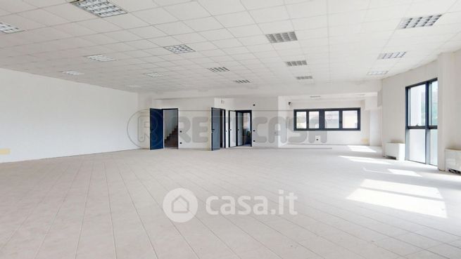 Ufficio in commerciale in Via Romanie 670