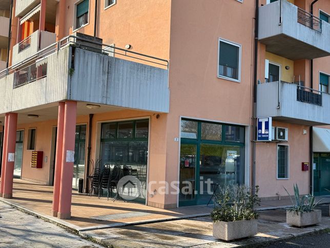 Attivitã /licenza (con o senza mura) in commerciale in Via Gardesane 62