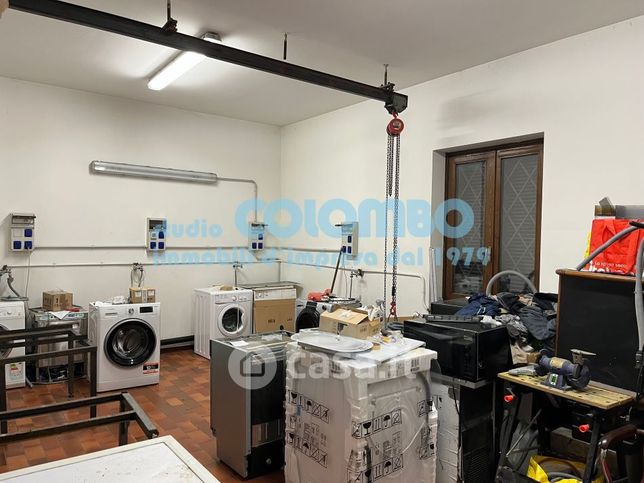 Capannone in commerciale in Via Lunga