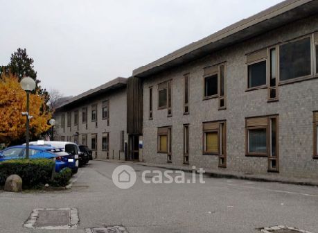 Ufficio in commerciale in Via Peschiera 20