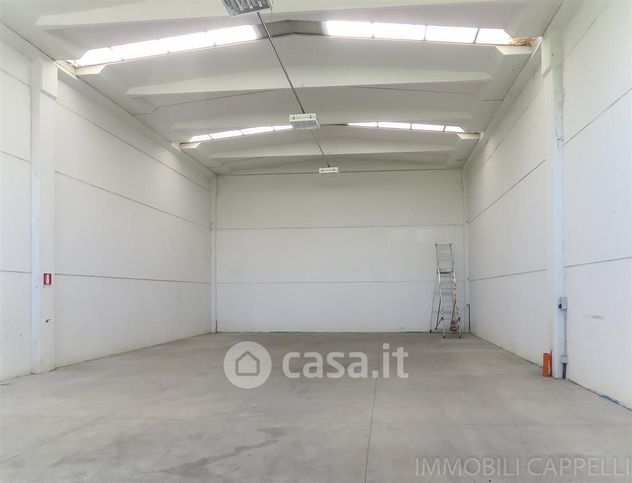 Capannone in commerciale in Via Pesciatina