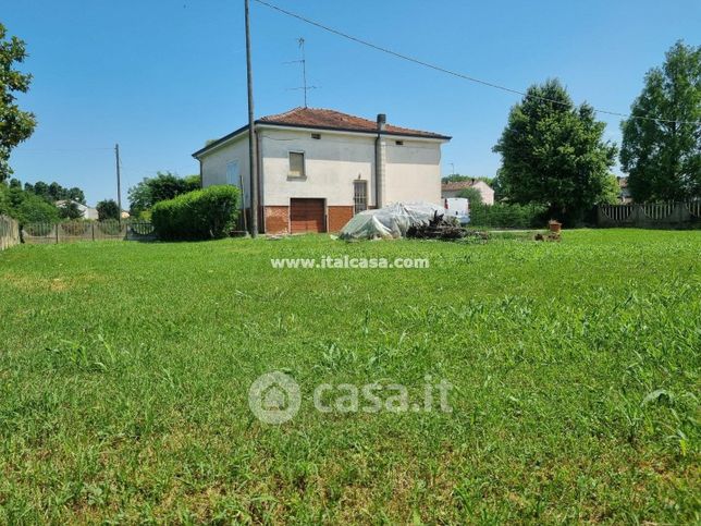 Villa in residenziale in Strada Romana Sud 13