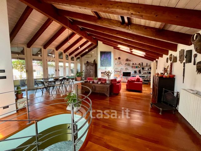 Casa indipendente in residenziale in 