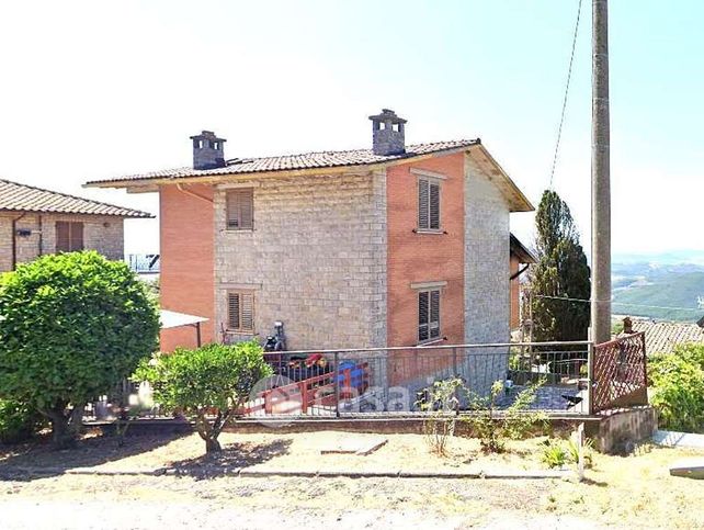 Casa indipendente in residenziale in Via IV Novembre 4