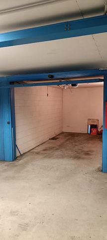 Box/posto auto in residenziale in Piazza Ezio Mosna