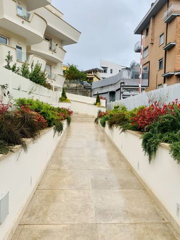 Appartamento in residenziale in Via Ceciliana 38