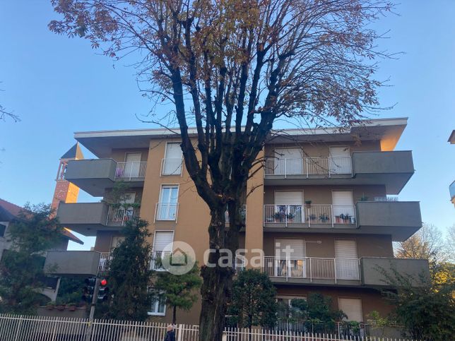 Box/posto auto in residenziale in Viale Vittorio Alfieri 6 bis