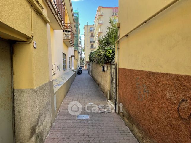 Capannone in commerciale in Via Fondega