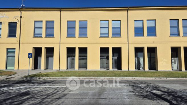 Ufficio in commerciale in Stradale San Secondo 94