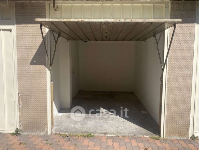 Box/posto auto in residenziale in Via Piave 29