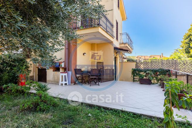 Villetta a schiera in residenziale in Via Ernesto Basile