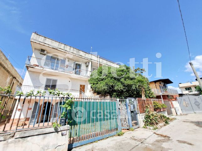 Casa bi/trifamiliare in residenziale in Via Torre Magna 44