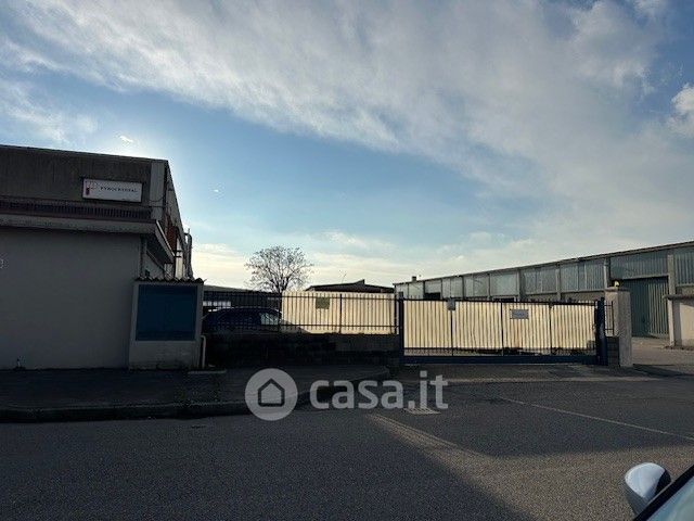 Capannone in commerciale in Via Tirso 18
