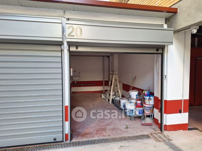 Box/posto auto in residenziale in Via Giacinto Carini