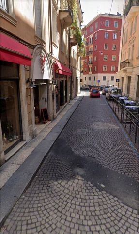 Negozio/locale commerciale in commerciale in Via Giovanni Zambelli 14