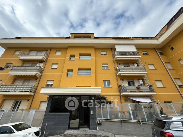 Appartamento in residenziale in Via Pier Santi Mattarella 27