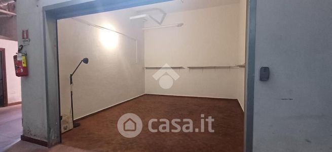 Box/posto auto in residenziale in Via Venosa 76