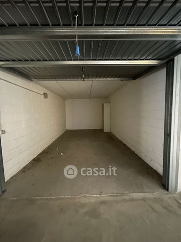 Box/posto auto in residenziale in Via Dante 290