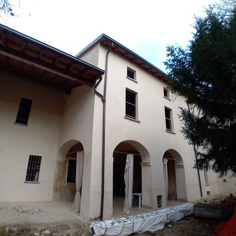 Casa bi/trifamiliare in residenziale in Strada Langhirano 347